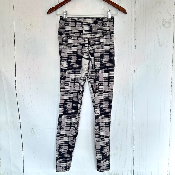 Nike Pants - NIKE Dri-Fit Mid Rise Black White Printed Leggings XS